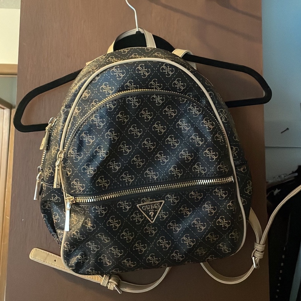 GUESS Backpack - Picture 1 of 3